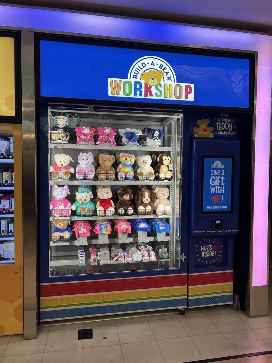 BeautyChickee's tweet photo. just incase you need an emotional support teddy bear for your flight, JFK has a build-a-bear workshop vending machine https://t.co/q9vJA4y6Vt