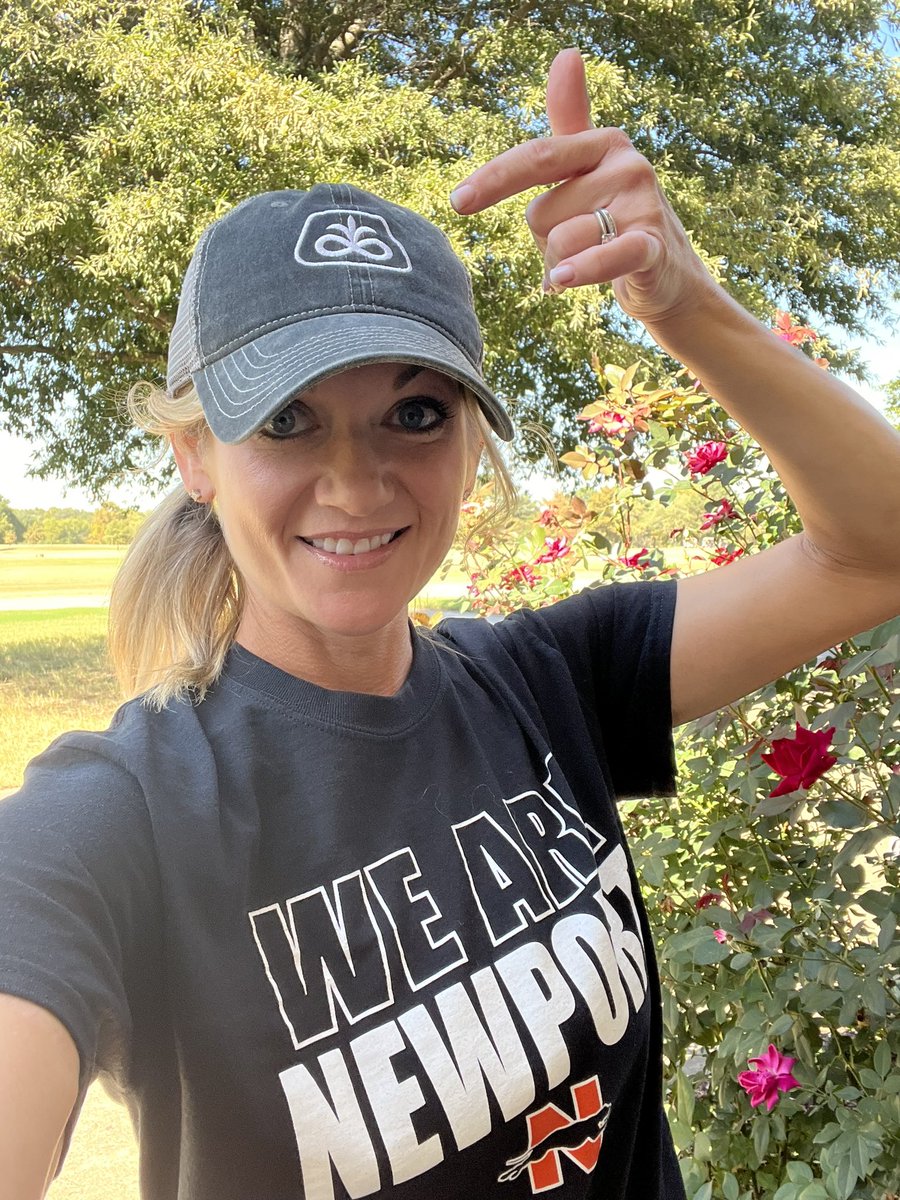 whithaigwood's tweet photo. Coached the Newport peewee cheerleaders this morning. Threw on my favorite cap and my Newport shirt…
Problem? Wardrobe malfunction. We played the Batesville PIONEERS! 😂
#oxymoron #AgHumor https://t.co/cjbI13ftkJ