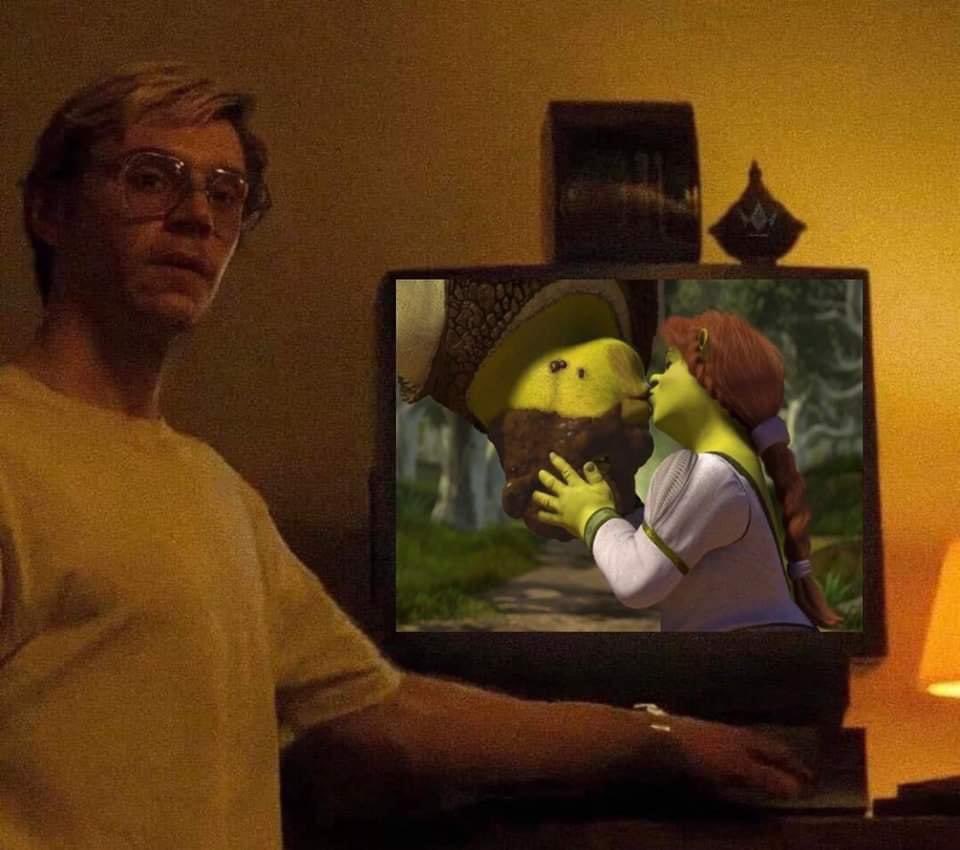 Guarromantico_'s tweet photo. “Ya te dije que veremos un maratón de Shrek y luego podrás irte” https://t.co/fa70KueXeX