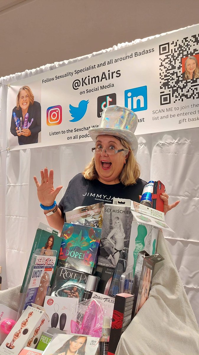 KimAirs's tweet photo. More fun at @thesexexpo in NYC! Join me at my booth with the #waterslyde! #nyc #tradeshow #emceeing #emcee https://t.co/PQzd9Qnf11