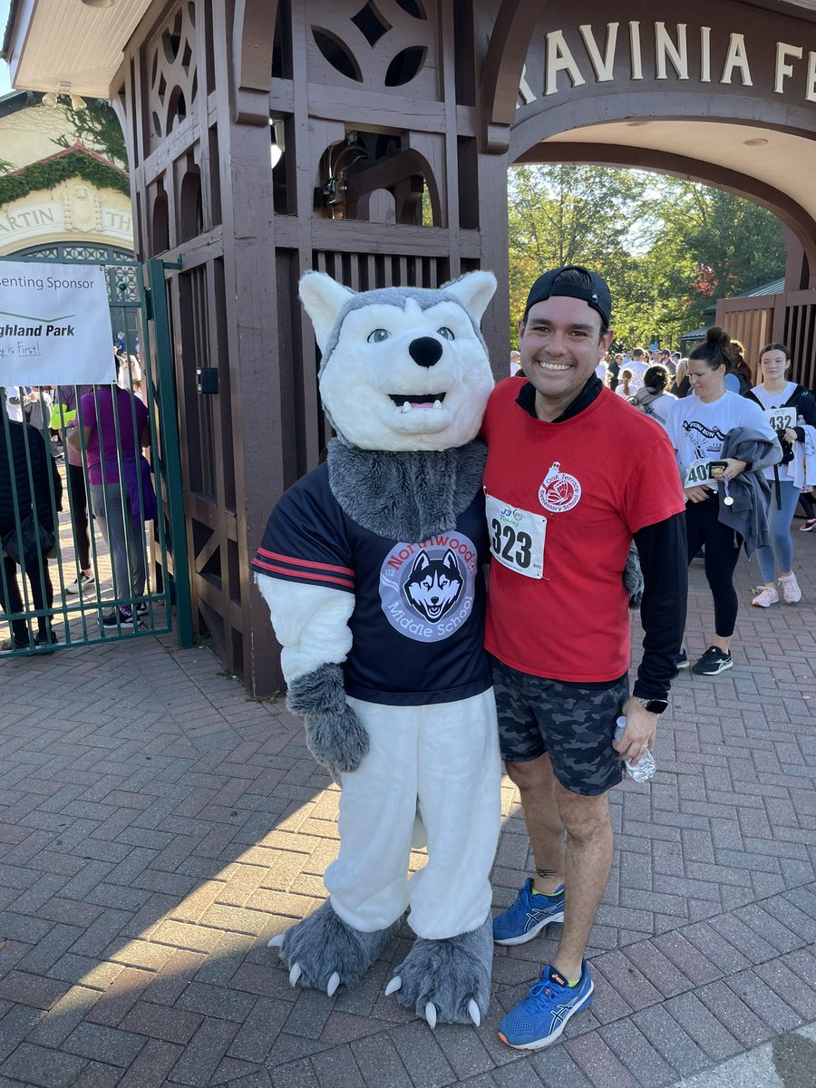 MrCastro112's tweet photo. Had a blast this morning at the @NSSD112 #FUNdRun2022!! Thank you @112foundation for this awesome community event that I look forward to every year! #112Leads https://t.co/s6UY74W9CW