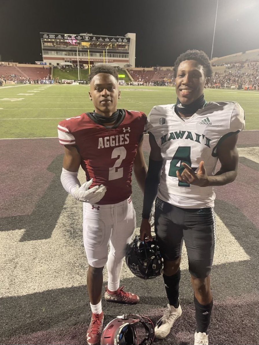HokaHeyFootball's tweet photo. Two Mavericks doing big things! https://t.co/q6NHO6vxYg