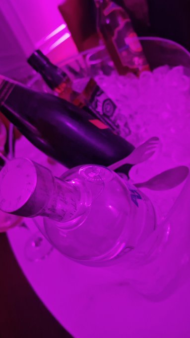 On est bien  re&ccedil;ue au #beonebar  41 boulevard talabot Nimes https://t.co/TL4tNpYnEE<a href="/tag/beonebar"class="tags">#beonebar</a>