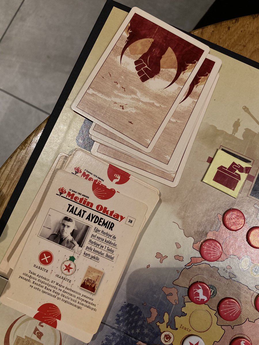 Türkiye gündemiyle kafayı kıramayanlar için harika bir kutu oyunu tavsiyesi: İhtilal