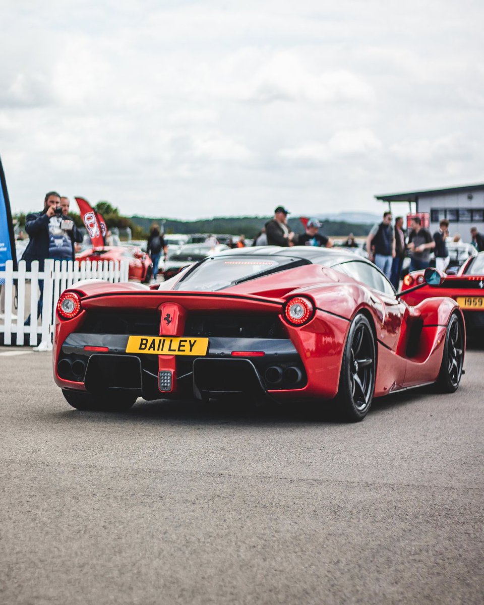 Regtransfers's tweet photo. An iconic La Ferrari owned by @brandonbailey98 🔥
✅Owner - @brandonbailey98 | 📷 - RT Media Team
🔎Find your own perfect plate here: https://t.co/hiBSxzHcqF | Need help? Message us✅
#numberplates #regtransfers #spottedplate #BA11LEY #Bailey #BaileyPlate #LaFerrari #Ferrari https://t.co/M3bqWF9f6Q