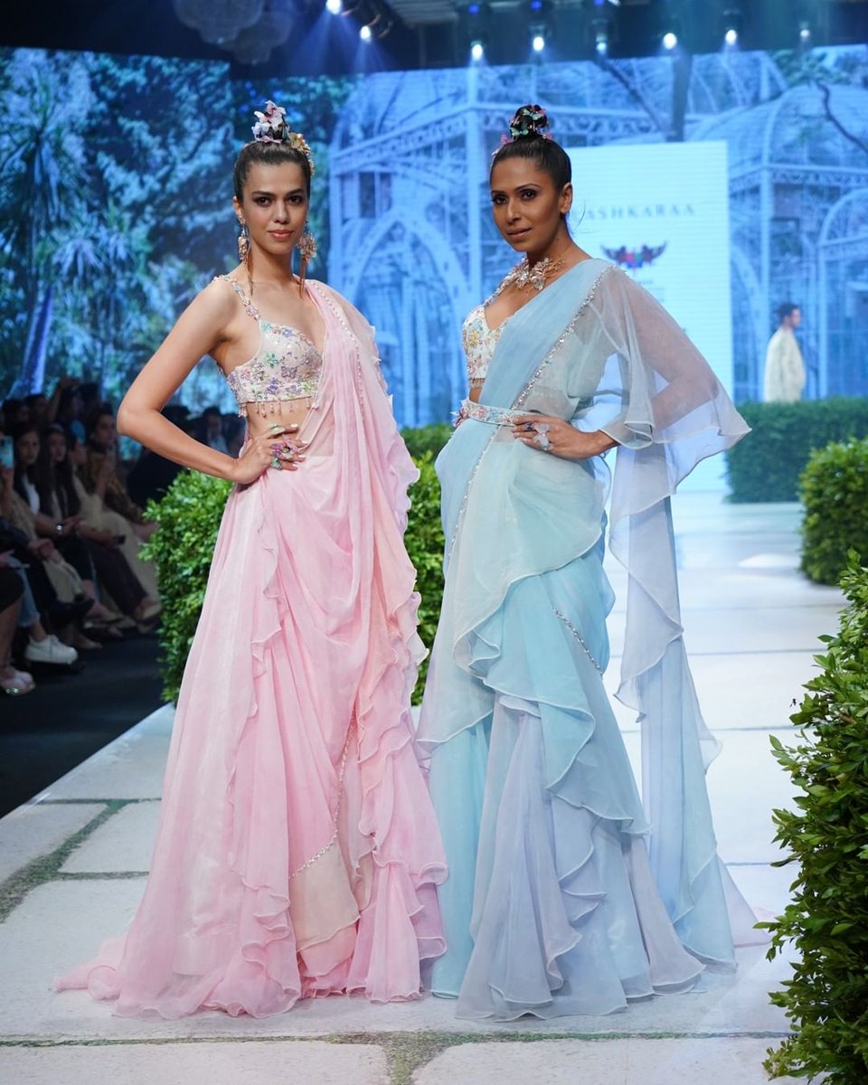 TimesFashionWk's tweet photo. ‘Garden of Serenity’ by @Lashkaraa celebrates Indian culture and change. The collection features looks that draw inspiration from the serenity and tranquility of nature, and the beauty of all that it entails. #BombayTimesFashionWeek #BTFW2022 #FashionWeek @Darwinplatform1 https://t.co/qFLYjs9jI6