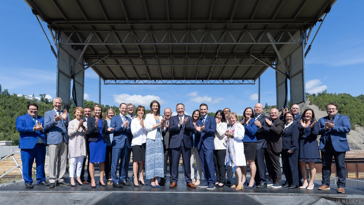 coalitionavenir's tweet photo. C'est aujourd'hui le jour de vote. C'est important d'exercer votre droit démocratique.
Et on vous encourage de voter pour la CAQ, la meilleure équipe pour former le prochain gouvernement.
Un vote pour nous, c'est un vote pour un Québec plus vert, plus prospère et plus fier! https://t.co/mJkaD9yAii
