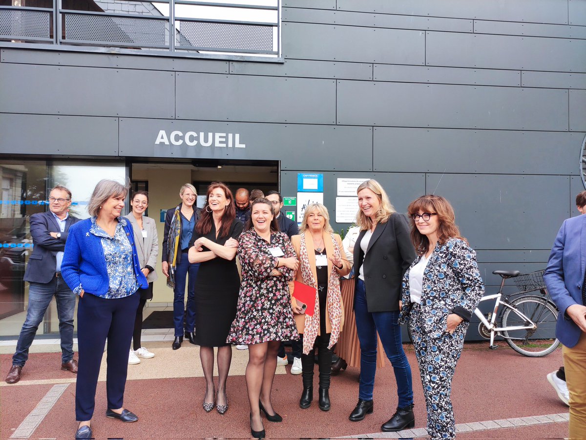 LesSimones_'s tweet photo. Vous êtes plus de 140 personnes à avoir répondu présent à notre premier parlement "L'an zéro de l'égalité sociétale". MERCI 🙏🏼

🚀 Pour rejoindre notre association : https://t.co/AyPM2ecul1 

📲 Restez connectés pour suivre nos actualités https://t.co/2Zfmx9XS3H