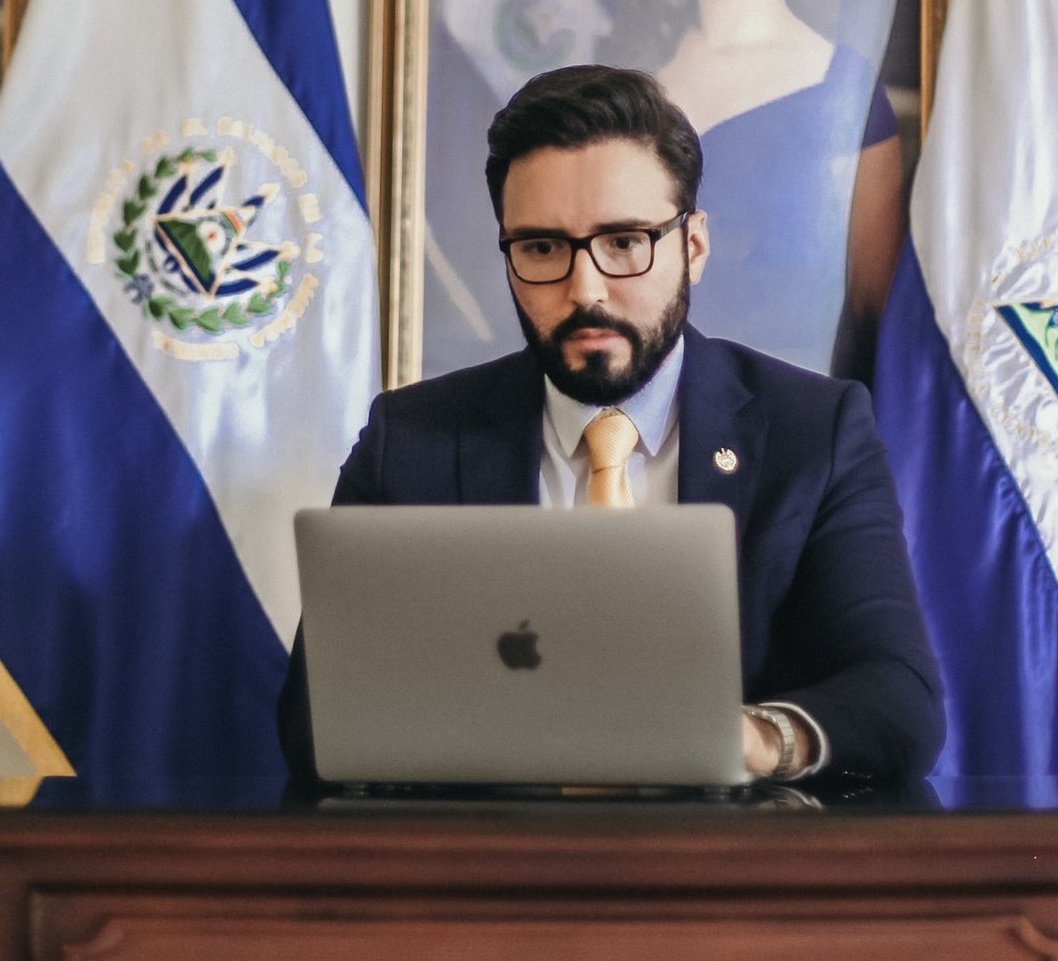 _MoisesRivera_'s tweet photo. Hugo Javier Merino Lazo, exsimpatizante del FMLN, es sobrino del traidor del "Comandante Ramiro", quien fuera dueño de ALBA Petróleos, dueño del FMLN y financista de NI.

Ven que todo tiene sentido 🤫. https://t.co/YOqLcFMaQK