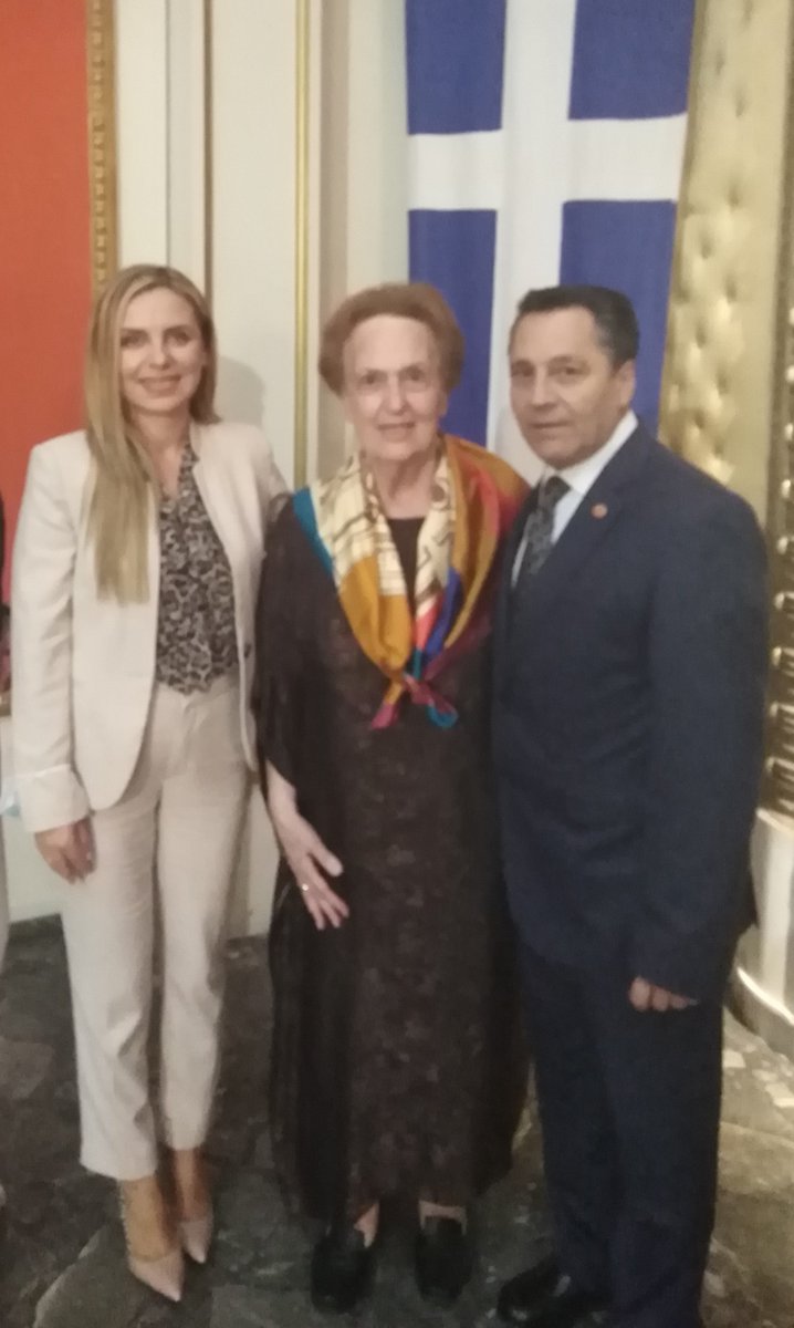 Antonia_Dimou's tweet photo. At award ceremony of Estia Neas Smyrnis @estians1930 for young students and authors of books about #MinorAsia. Estia, founded by Greek refugees of Minor Asian descent, is the most significant ark for Minor Asian Culture with a Library, Museums and a"Home of Peace" for the elderly https://t.co/lJjtE5eOio