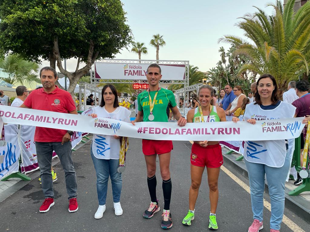 GFedola's tweet photo. Turno de los ganadores de larga distancia, 10 km 🥇

- Jonay González Alonso
- Ana Boullón         

¡Muchas felicidades!

#GrupoFedola #running #OceanCross #carrerasolidaria #Tenerife https://t.co/r4ahej2XCK