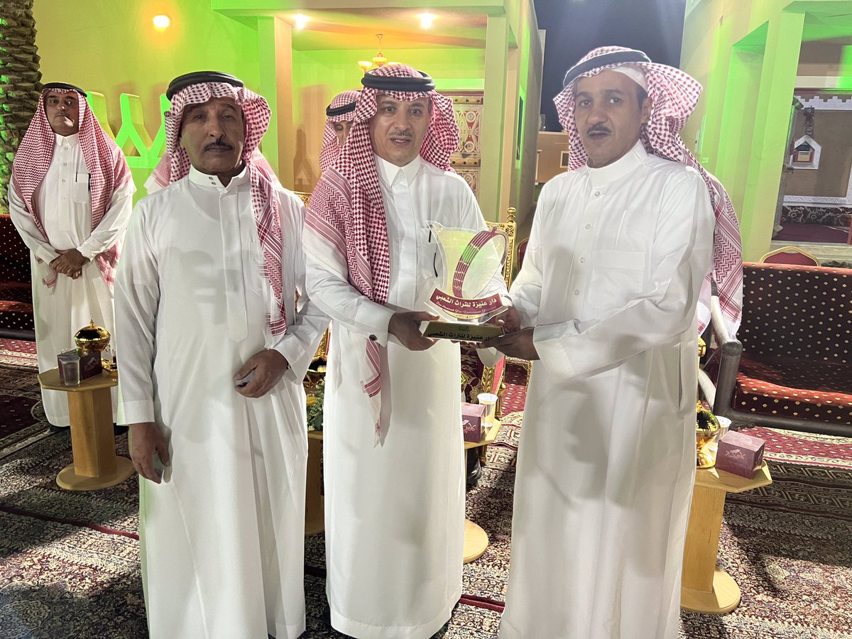 DarOnaizah's tweet photo. للنجاح أناس يقدرون معناه وللإبداع أناس يحصدونه لذا نقدر جهودك المضنية فأنت أهل للشكر والتقدير فوجب علينا تقديرك فلك منا كل الشكر والتقدير
دار عنيزة للتراث الشعبي تكرم 
الأستاذ / هزاع بن سيف الثبيتي 
@musukf 
@multaqa_onaizah 
@MOCHeritage 
@Here_Unaizah 
@onaizah2 
#عنيزة
#القصيم https://t.co/E6qSardDi8