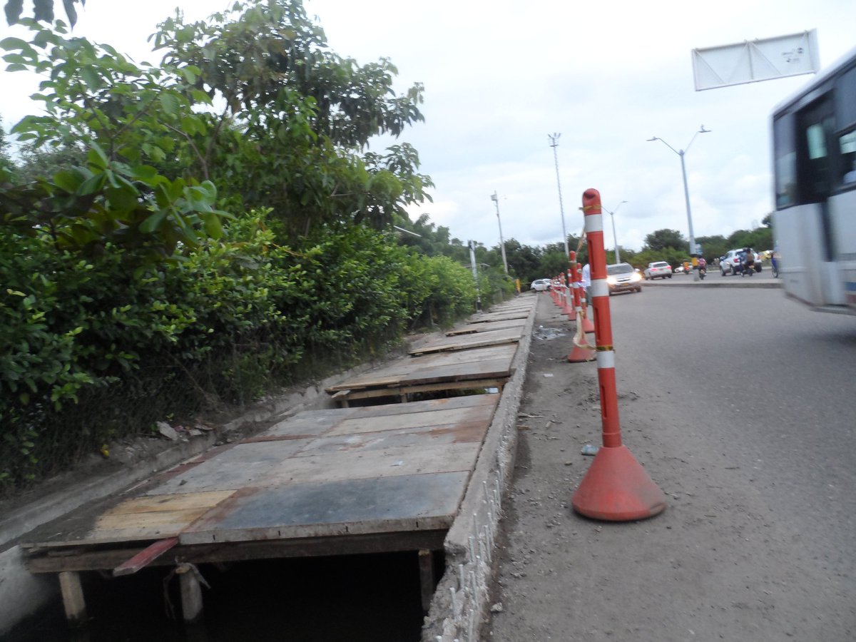 Elmayorsigilo's tweet photo. Estado actual de la #Acera #ParqueApolo barrio #ElCabrero,asi avanzan las obras en esa zona #CartagenaDeIndias @secinfractg @MarielaAlvear @javieramoz @QhuboCartagena @rafaguerrah @ErixMontoya @Maorodriguezgon @IvanCaranton @ramonsaravia1 #AndenesParaPeatones.@ https://t.co/jyXUVoo5RS