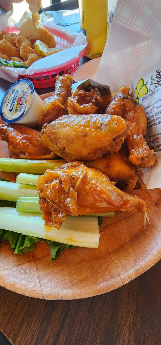 Boutros_Boutros's tweet image. Grabbing a hot meal.  #wangs