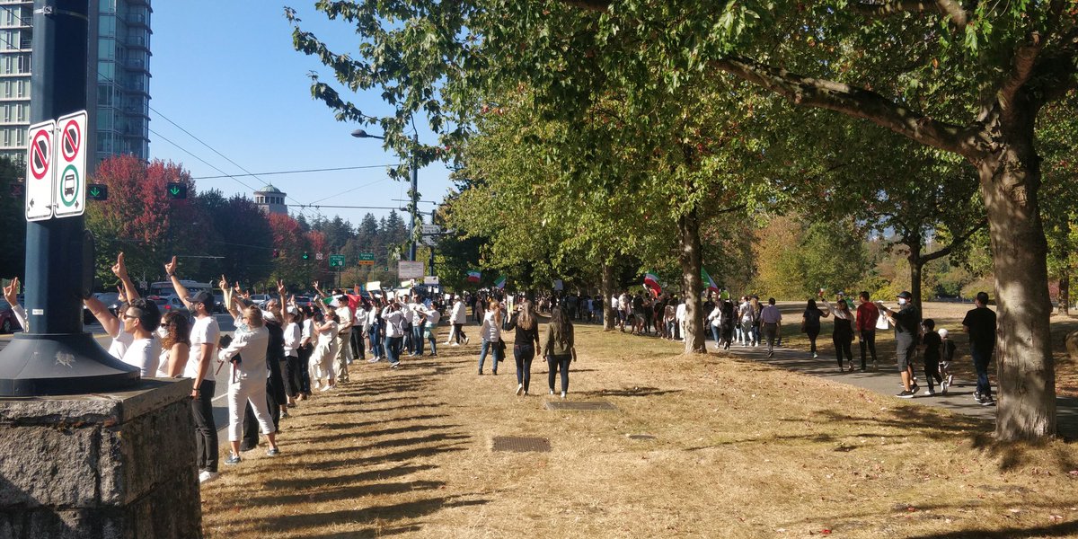 Kasra_Ha's tweet photo. #Vancouver's humanchain stretching from lower Georgia well into Stanley Park 
#MahsaAmini 
#مهساامینی 
#Woman_Life_Freedom 
#زن_زندگی_آزادی https://t.co/tiepRd7Ny9