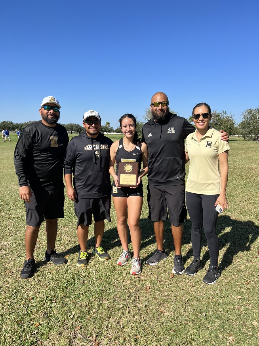 Jag_02179's tweet photo. Congratulations to Rebecca “Lola” Davila taking 8th at the Rgvccca Meet Of Champions Elite Division 🖤💛🚜#BuildChampions #WhateverItTakes #RunForTheBrand #ItsAllMental #JacketMentality https://t.co/J0ECheavpv