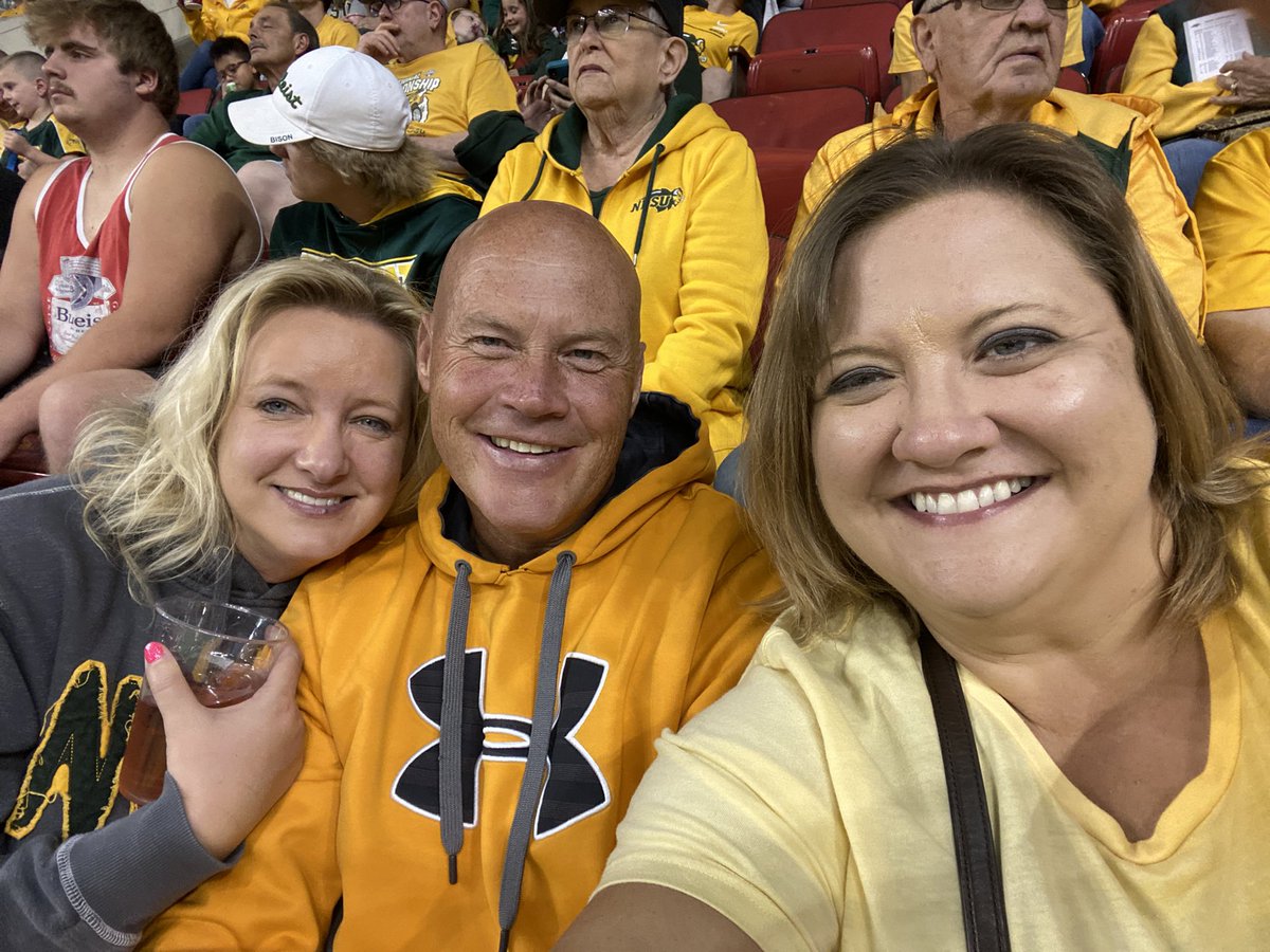 DaniKate4's tweet photo. #scheelsgameday https://t.co/8N7dmbAdeR