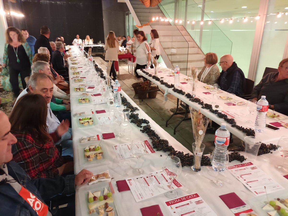 quesosJUAN's tweet photo. Noche mágica de #catadequeso y #catadevinos en #Boecillo con #escuelaenoturismocyl #WelcomeCastillayLeon con quesos de #Valladolid #Extremadura y #Mahon y vinos de la #DORueda #DOCigales y #DORiberadeDuero
#AyuntamientodeBoecillo
#vendimia2022🍇 https://t.co/e9qkftXRh5