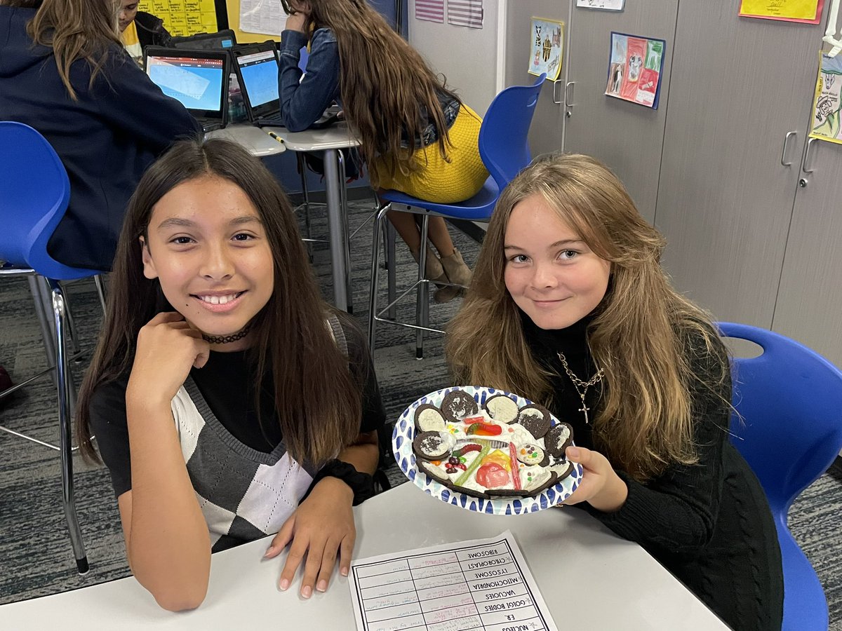 SingerinSixth's tweet photo. Edible cells in rooms 102 and 103 to demonstrate understanding of cell organelles and their functions. @FlyingHillsFAME #ThisIsUsFHSA https://t.co/zylHnjOOAa