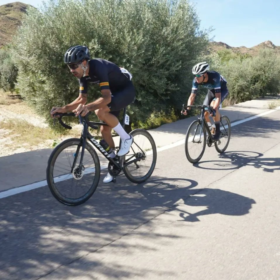 1/2
🏆🥇 Mario Villasevil campeón de España Master30 🇪🇦

Villasevil se impone al sprint a sus 5 compañeros de escapada, una escapada en la que Bejarano hizo de salida de 5 ciclistas, en la 2a vuelta se les unió Mario con otros 5 ciclistas,