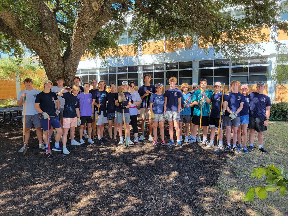 Mr_Verver's tweet photo. Saturdays hit different @GWTruett. @unitedtolearn and @ymsl_parkcities teamed up to beautify our atrium gardens. Plenty of pollinators and even some wild green beans!! BiG Thank you to both organizations! @PrincipalBernal @ACEDallasISD @LEAD_DallasISD @peteli12 @GabrielleMErvin https://t.co/6Kt9gP6mZ5