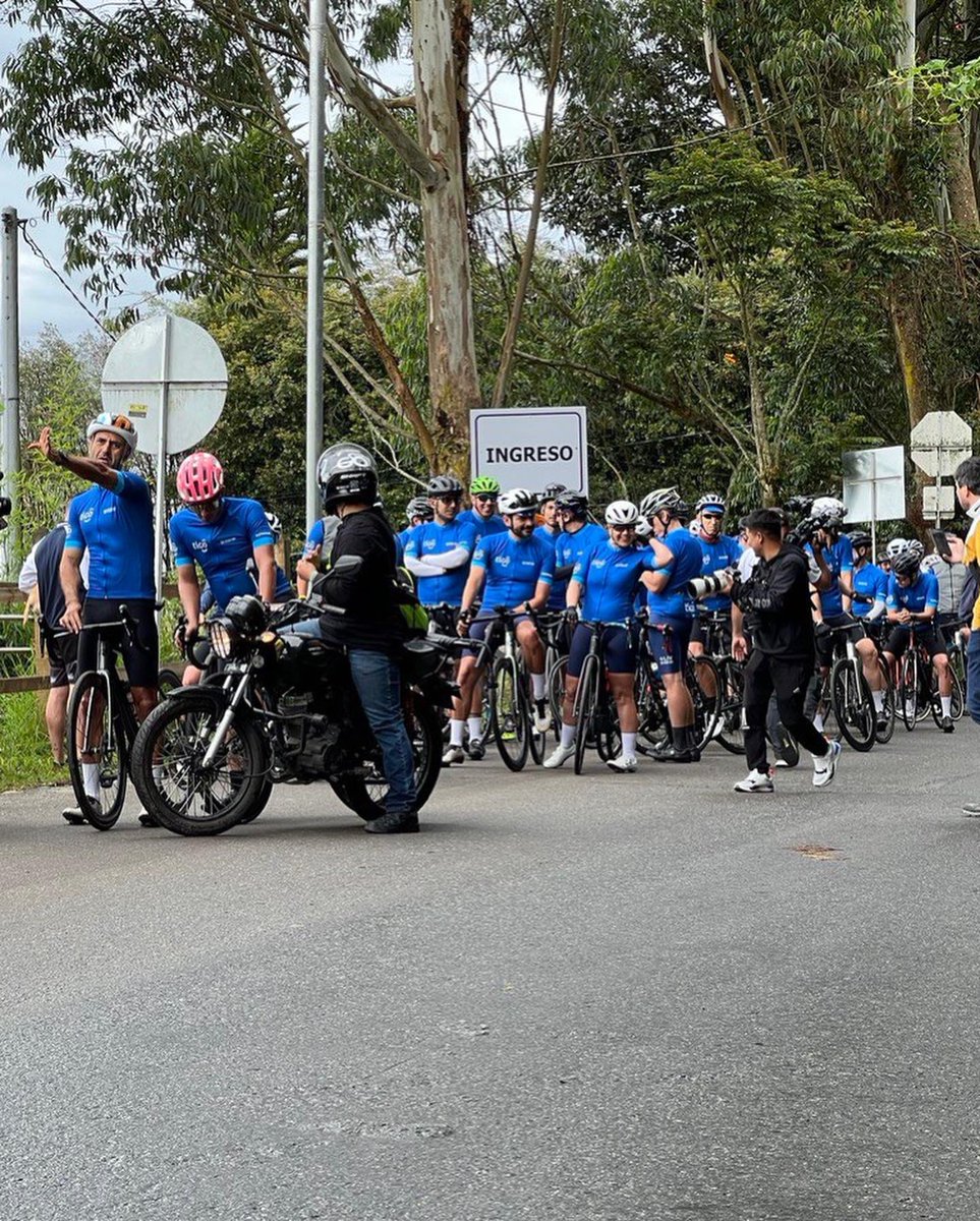 Tigo_Colombia's tweet photo. Así vivimos #LaRodadaAzul Tigo 💙. Gracias al equipo de @UranRigoberto y los amigos de @NokiaMobile ¡Una belleza, Mijitos 💪🏻! https://t.co/H4opvopyZt