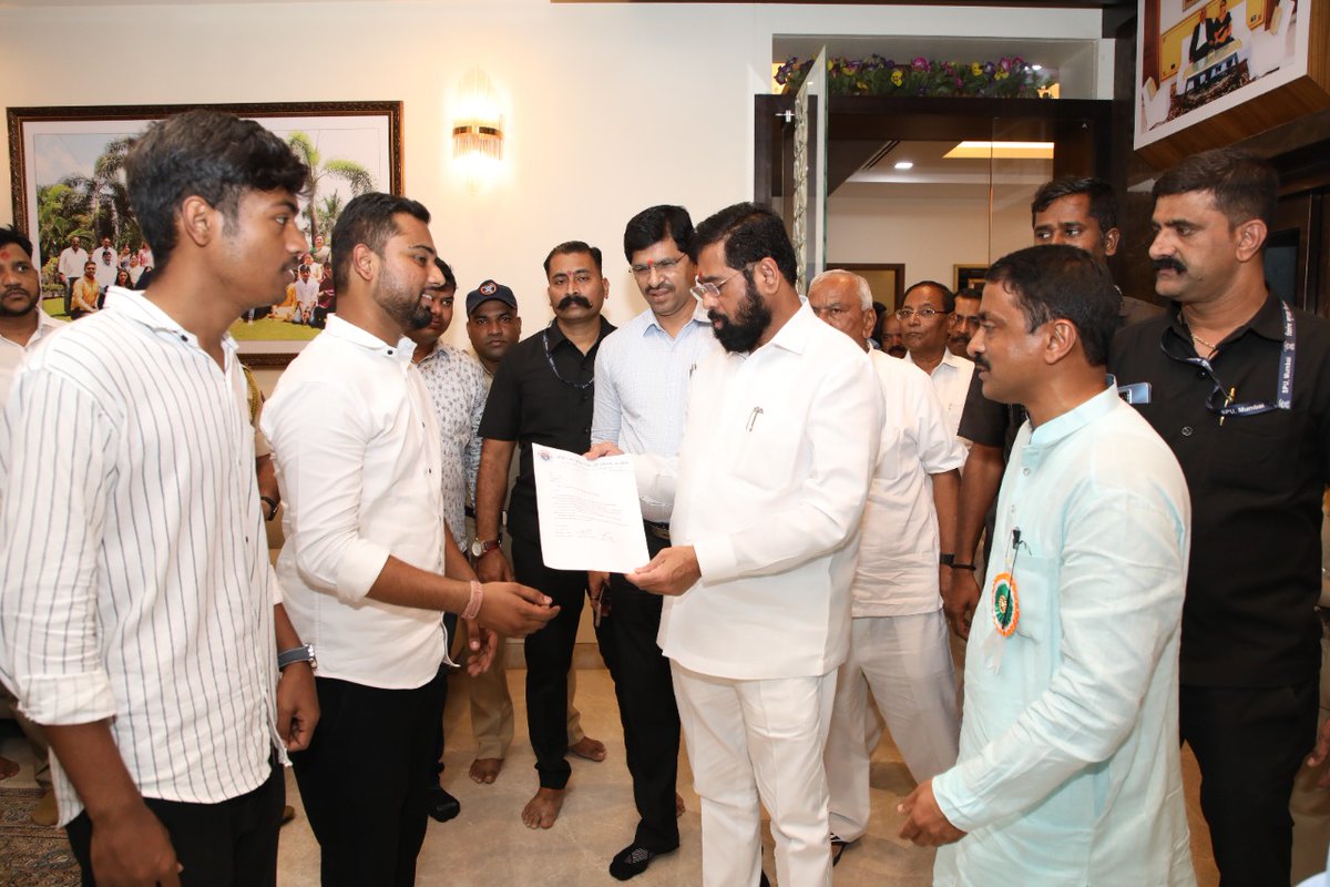 MayurVinodSaba1's tweet photo. पनवेल येथील शासकीय औद्योगिक शिक्षण (ITI) संस्था व शासकीय अध्यापक विद्यालयाच्या वसतिगृहाच्या मोडकळीस आलेल्या इमारती नवीन बांधण्यात याव्या याबाबत चे निवेदन अभाविप शिष्टमंडळाने महाराष्ट्र राज्याचे मुख्यमंत्री मा.एकनाथजी शिंदे यांना दिले
पनवेल महानगर मंत्री मयुर साबळे, श्रेयस मांडगे https://t.co/MfNKJd8dQI