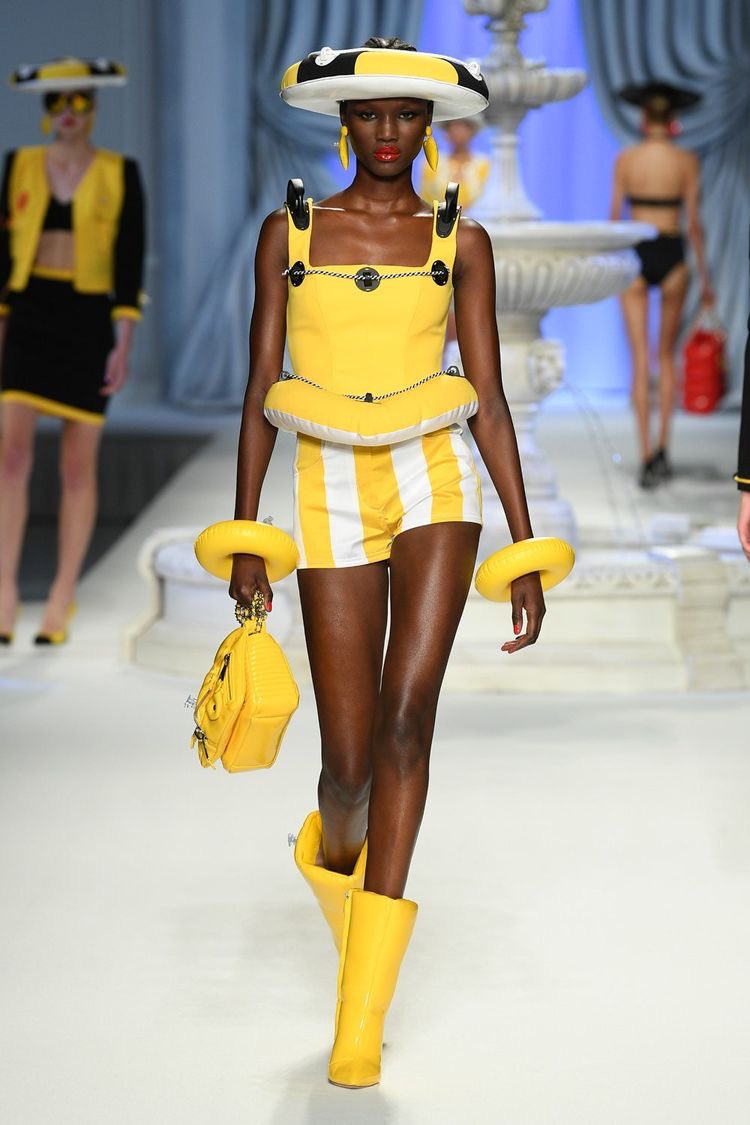 YechiStyle's tweet photo. Moschino SS 2023… that’s it, that’s the tweet! https://t.co/5GajK9lvY6