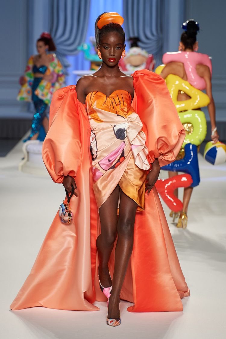 YechiStyle's tweet photo. Moschino SS 2023… that’s it, that’s the tweet! https://t.co/5GajK9lvY6