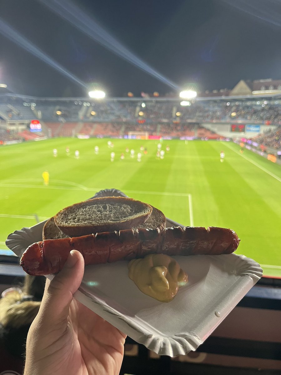 ArchiHarding's tweet photo. @FootyScran @spartaprague1 Spicey sausage, sourdough and mustard (€2.30) https://t.co/I5MMWKvvCr