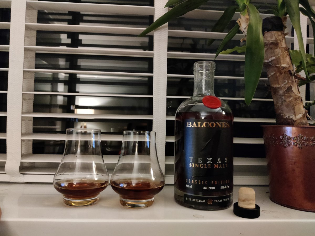 whiskytip's tweet photo. @BertSmedley @mjpm67 @decoreape7 @GuinnessIreland @cb_phil @PaulOBrien10 @bogstandarddram @CorkBeer @j_k357 @HopeBeerDublin @susannedrams @brjrklhr @Geek_girl38 @DalaiLama @TomsDram @MCDrammer @Ardbaggie @TheWhiskyNovice @Bearded_Whisky @WhiskyManc @alfnelson63 @mattwhalley @HeartWhisky @troublebrewing @MorrisChestnut @PadWhisky @uk_whisky @BrianVolkert @WhiskyWithMolly Flange! #FreshBottleSaturday #DramsAtSomeoneElsesGaff #BringYourOwnBooze https://t.co/N5smgrEMYp
