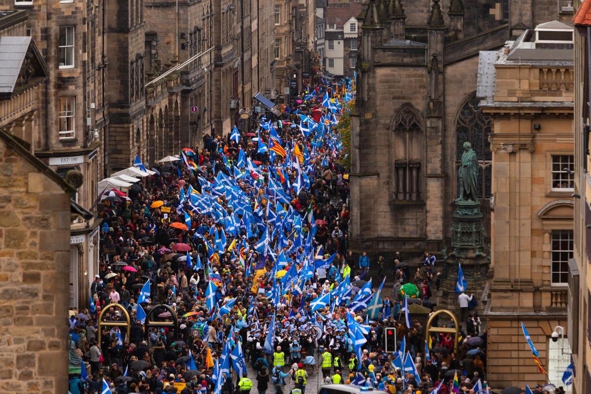 Hey <a href="/BBCScotlandNews/">BBC Scotland News</a>.  Were you going to report on the AUOB march today in Edinburgh at all?  Not seen anything on the BBC website or news bulletins.  Quite a few people there and of course pro-independence is now 50+% in the polls so, you know, it could be of public interest.