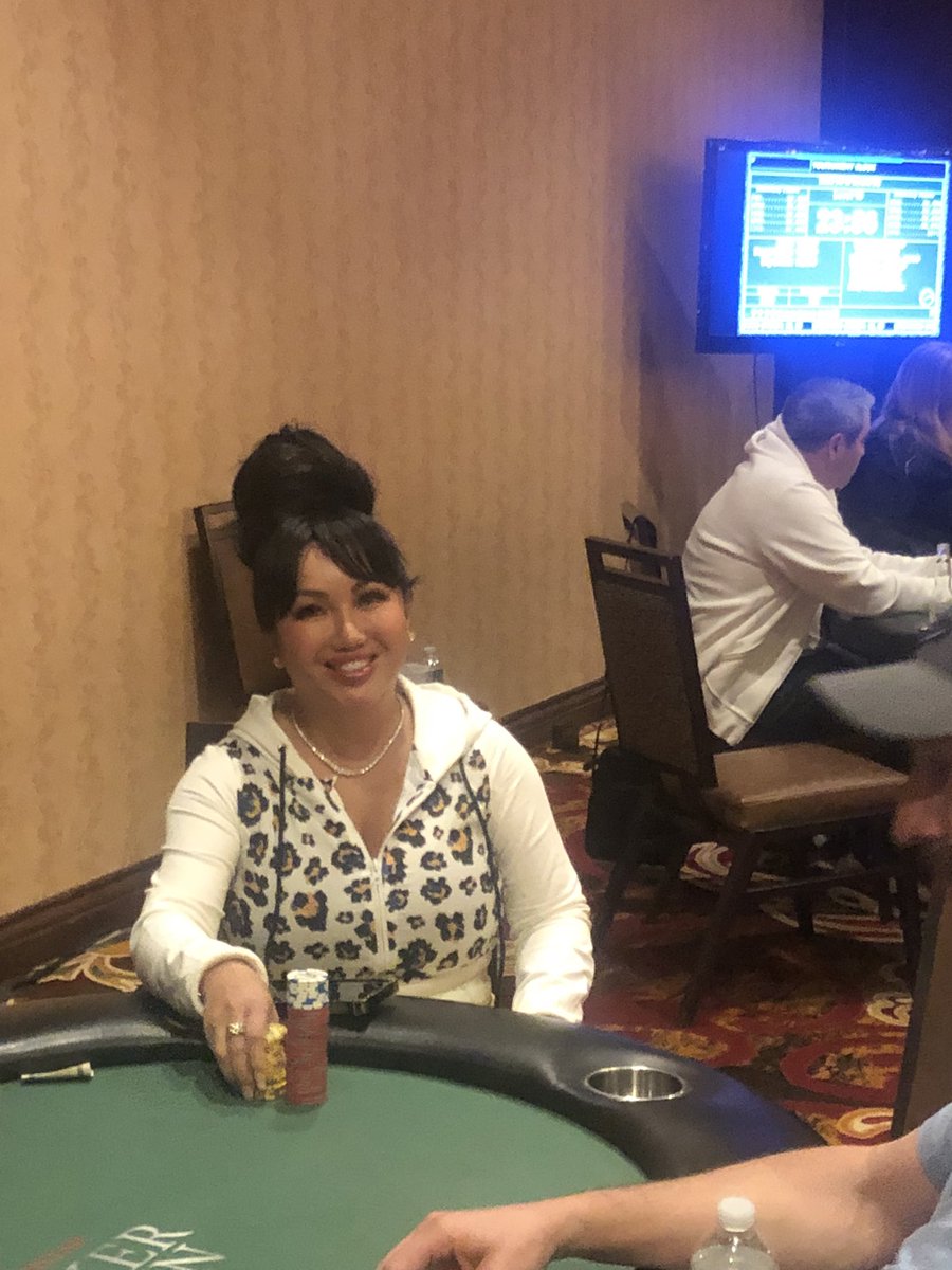 Some of the local sweethearts are still putting in that work with 22 players left. <a href="/MarykSt55/">Mary K Sturges</a> and <a href="/LilyKiletto/">LilyTheFairyFromMars</a> <a href="/AmeristarSC/">Ameristar SC</a>