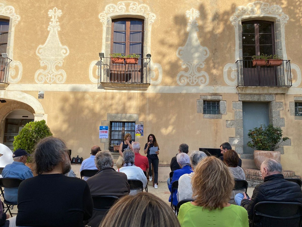 alellacup's tweet photo. 🏴 Avui hem assistit a la inauguració de l'exposició del 5è aniversari de l'#1O2017 organitzada per l'@ANCAlella i hem participat en l'acte commemoratiu, on el regidor Mark Ullod ha reivindicat la vigència d'un referèndum que va ser legítim i vinculant

#2O2022 #NiOblitNiPerdó https://t.co/pLcx6MHBpw