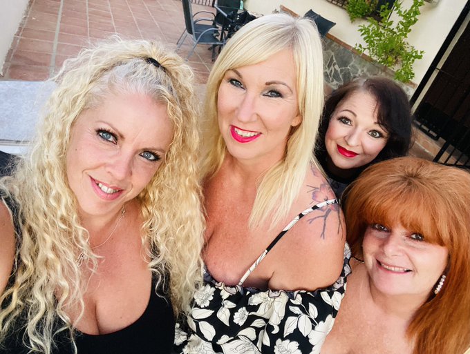 &pound;MelodyCharm1 Who wants to buy us shots?? ❤️❤️❤️ https://t.co/r48OCuJiAf