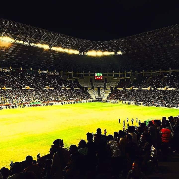 AmedsporSK's tweet photo. Bu şehir Şampiyonluğu hak ediyor. #Amedspor https://t.co/92kFXIrzXB