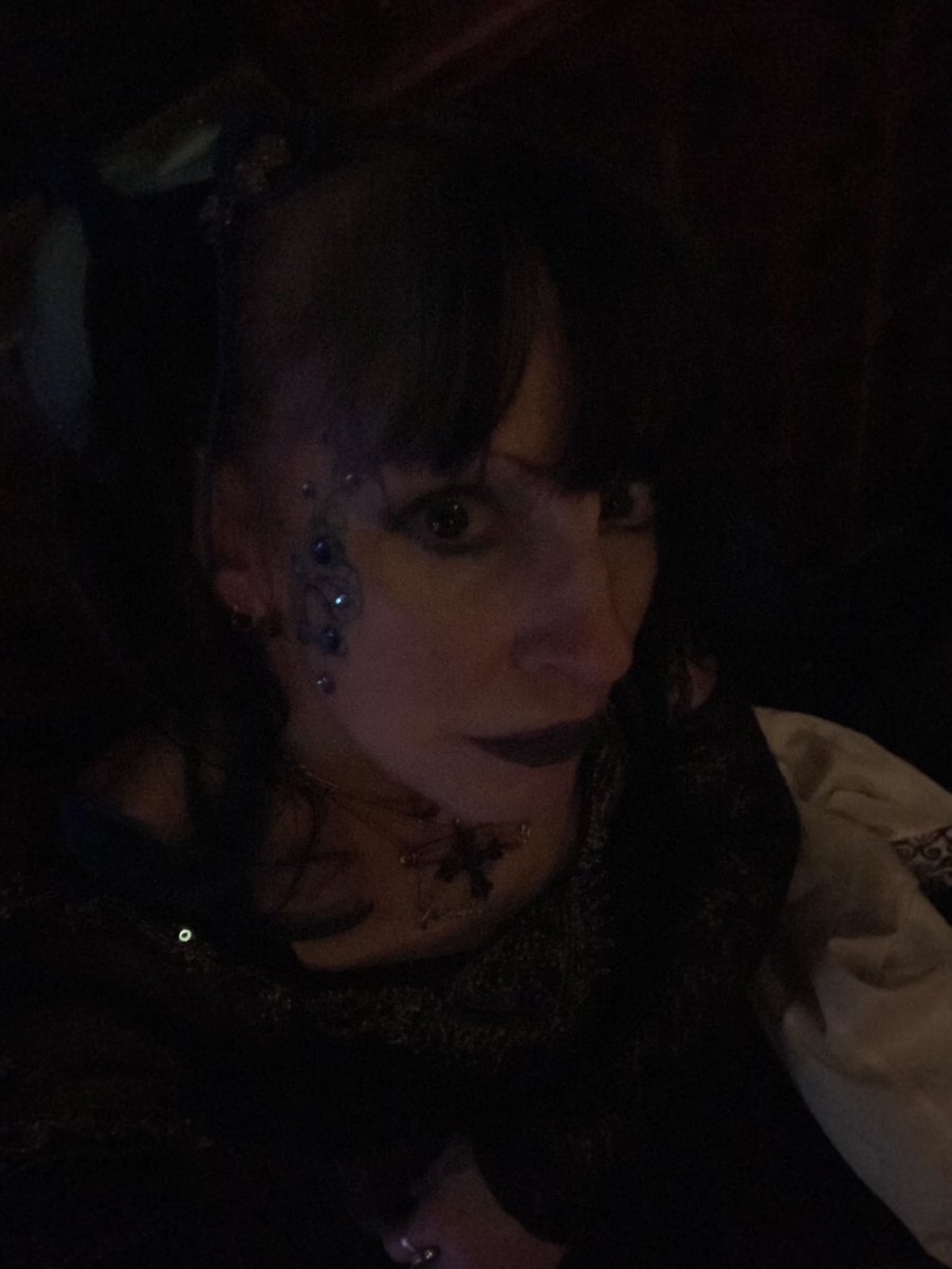 AnaToneDaMania's tweet photo. Last night at Handlebar… #bohogoth #rockawaysiren #blue #party #fridaynight @Handlebar_TO #streetstyle #creatureofthenight https://t.co/j3VC3e4RRi