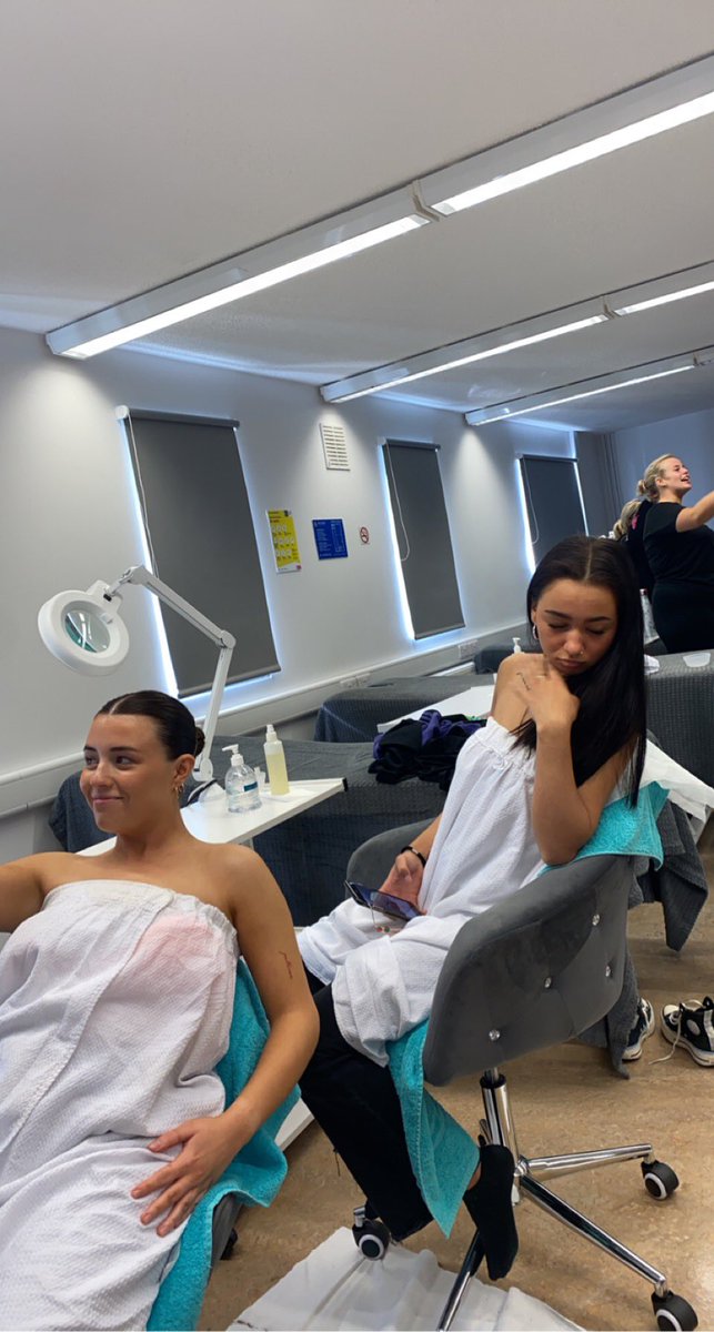 KayleyRyan9's tweet photo. Starting our morning off right with a Indian Head Massage 💆‍♀️ @Erinputz03 @evanna_ryan @TUS_Midwest #beautyspatus @MajellaGolden. https://t.co/SaL6F0BpNC