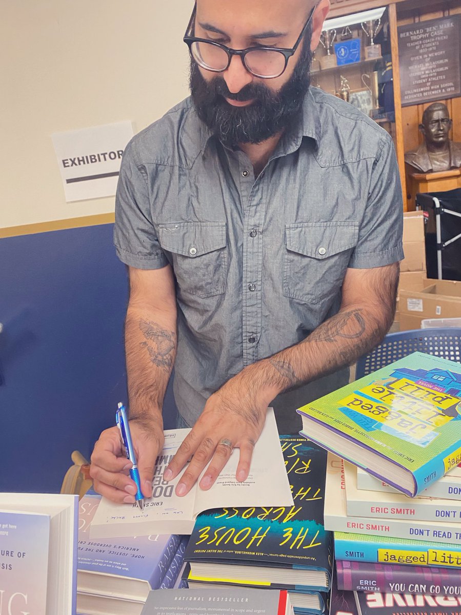 Thanks for a perfect afternoon, <a href="/CollsBook/">Colls Book Fest</a>! And for having me sign stock <a href="/Inkwoodnj/">InkwoodNJ</a>! 👋🏽