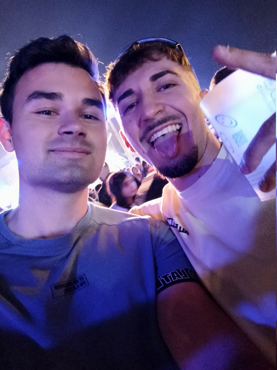 Grandeee
<a href="/JurNiii/">JurNii</a>