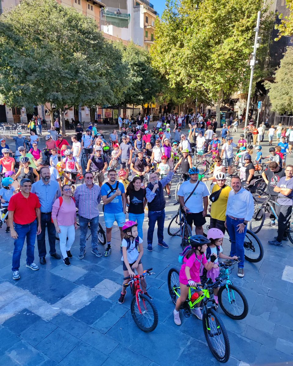 bicipalma's tweet photo. ➕ de 250 persones han participat avui, al #Rodabarris 2022❗
Colofó a la #SEM amb bon ambient, molta energia, i música i animació a càrrec del fantàstic @DjJuanCampos 🎧!
Gràcies als col·laboradors i voluntaris que ho han fet possible, i enhorabona a tots els premiats 🏅. https://t.co/r9XC73CvpQ