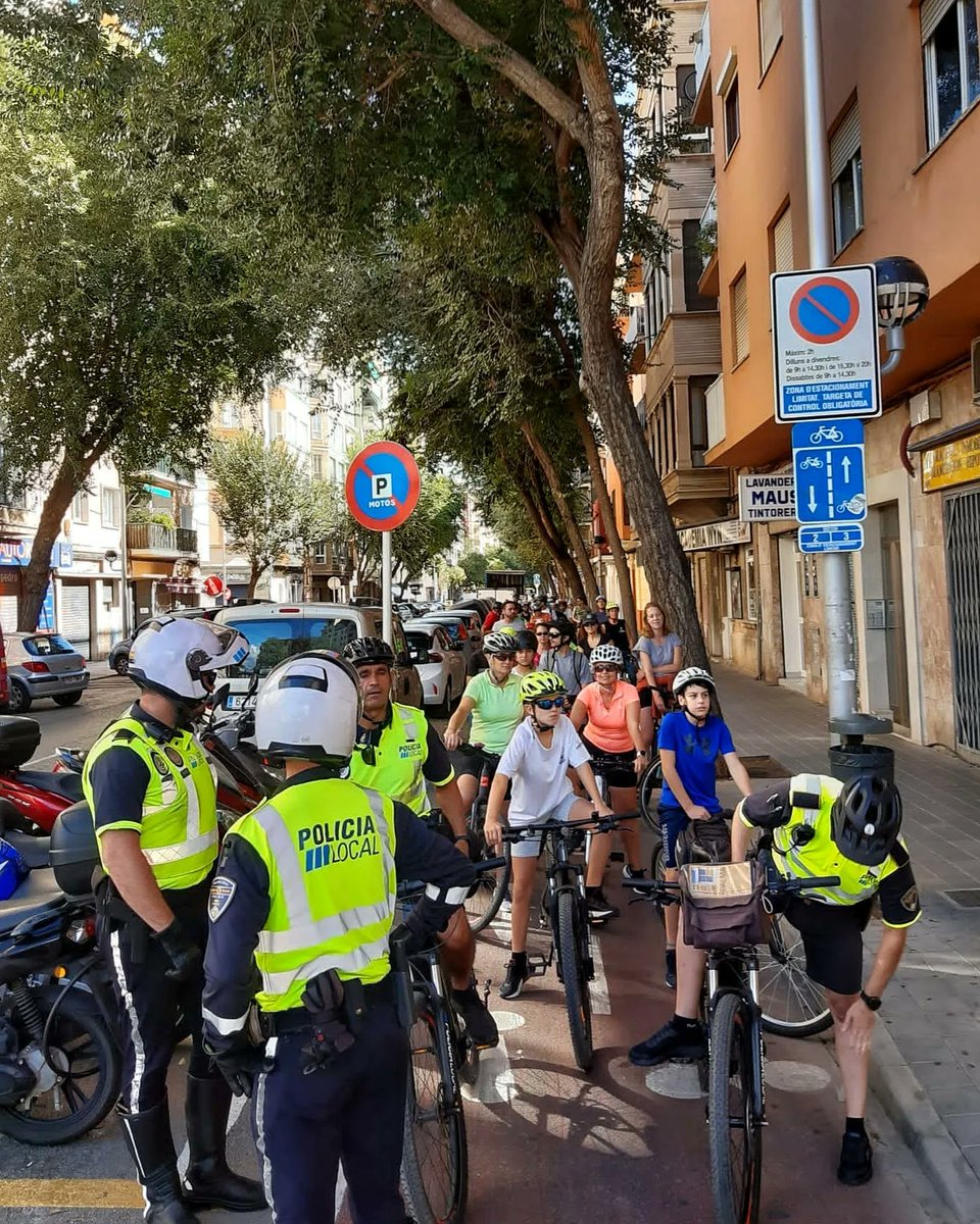 bicipalma's tweet photo. ➕ de 250 persones han participat avui, al #Rodabarris 2022❗
Colofó a la #SEM amb bon ambient, molta energia, i música i animació a càrrec del fantàstic @DjJuanCampos 🎧!
Gràcies als col·laboradors i voluntaris que ho han fet possible, i enhorabona a tots els premiats 🏅. https://t.co/r9XC73CvpQ