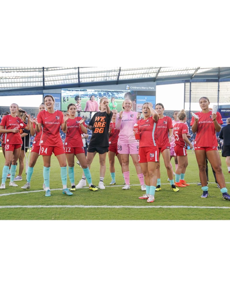 ClaireLavogez's tweet photo. Dernier match de la saison régulière 🔥🤙🏼

Last game of the regular season with my favorite Americans 😆!! Let’s goooooooo 🥳🔥 @thekccurrent https://t.co/OaCIKJm5FF