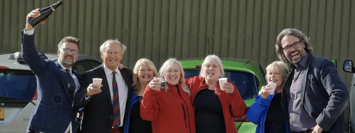 HansonsAuctions's tweet photo. Evening all!  , “ Track  the treasure” will be back but we had the fizz of ⁦@BBCBargainHunt⁩ in Wales  today and profits to pop ! https://t.co/ScC0EDbHsO