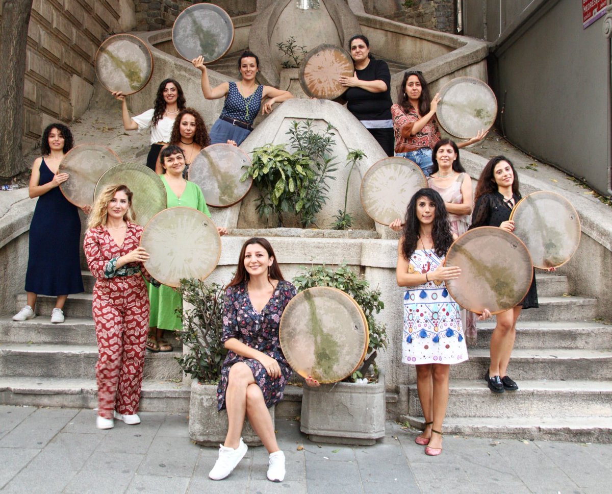 defjenmusic's tweet photo. Yok’ u Var edenler,

22 ekim @kardesturkuler_   #harbiyeacikhava konseri için prova ve fotoğraf çekiminden kareler. 

#JinJiyanAzadi  #defjen 

🤳 Sevda Bozyiğit | Tuba Bayır https://t.co/44MMpku7vs