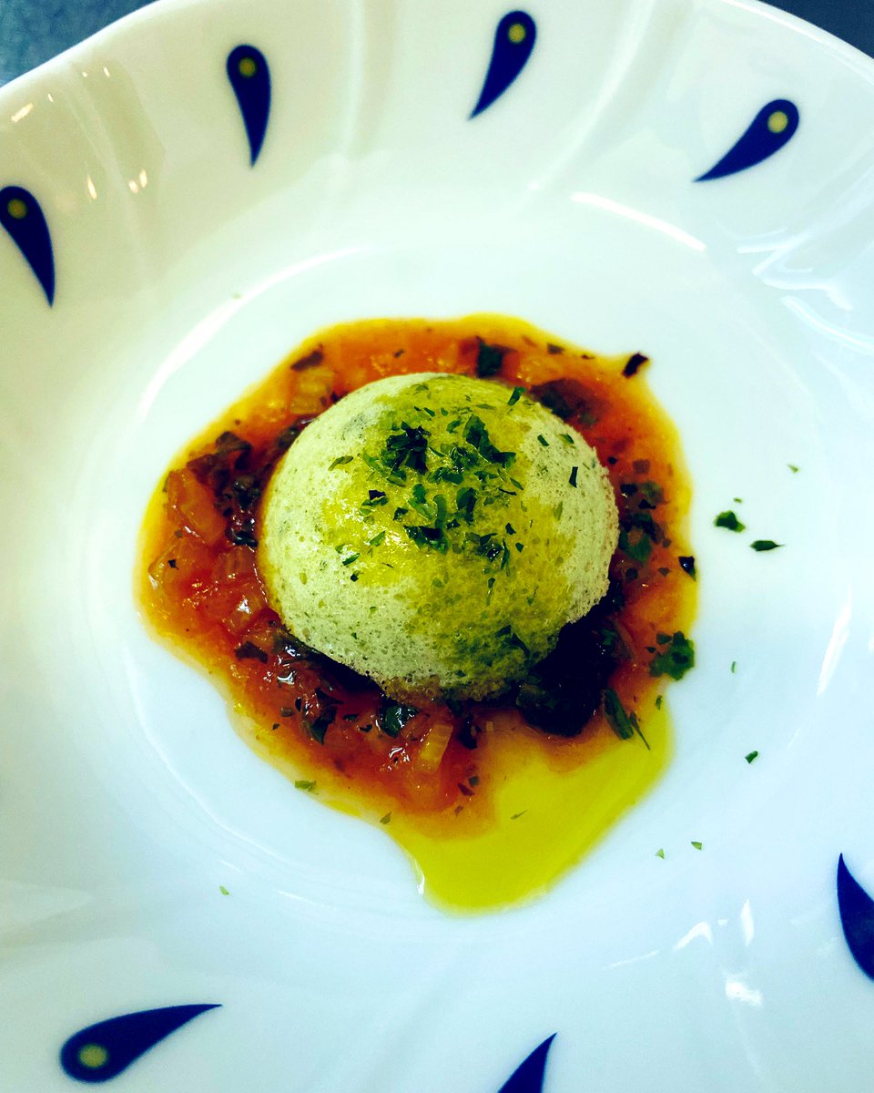 Chef_e_heusser's tweet photo. L’amuse bouche du jour 
Dôme de cabillaud au wakamé confit de tomate 🍅 coriandre huile d’olive Bio #chef #gavray #granville #coutances #villedieulespoeles #avranches #lemontsaintmichel #hambye #percy #sartilly #montmartinsurmer #hautevillesurmer #saintmartindebrehal #brehal https://t.co/qEAqwJ1fwx