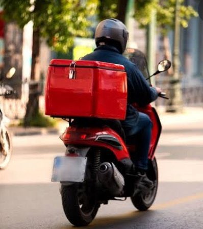 chizzy_jc's tweet photo. Call Robert Lewandowski a dispatch rider because he will always deliver.
#MALFCB https://t.co/8t6nI45E4B