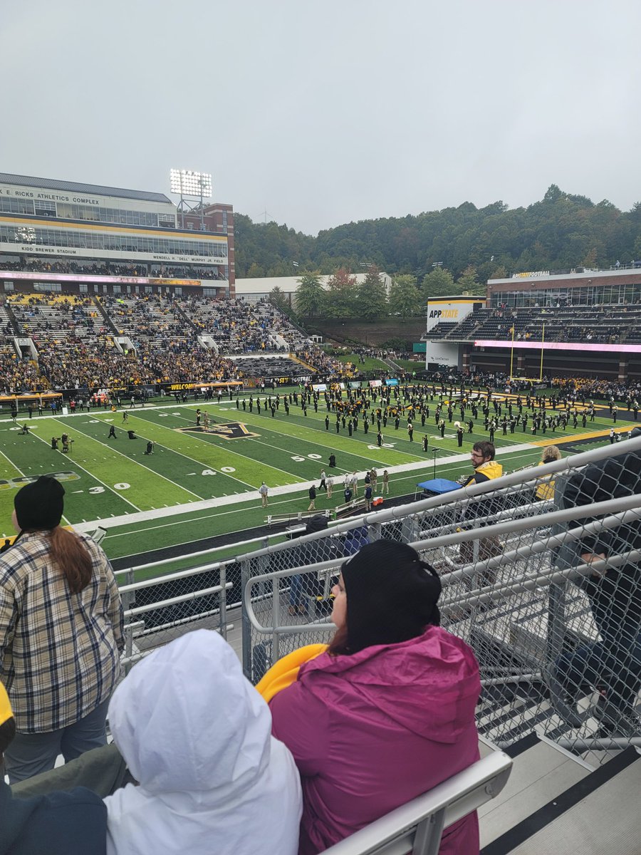 TodayIGiveMyAll's tweet photo. LETS GO MOUNTAINEERS! #GoApp #OurKindOfWeathwe #TIGMA #Section216 https://t.co/h3JDOOxcfg