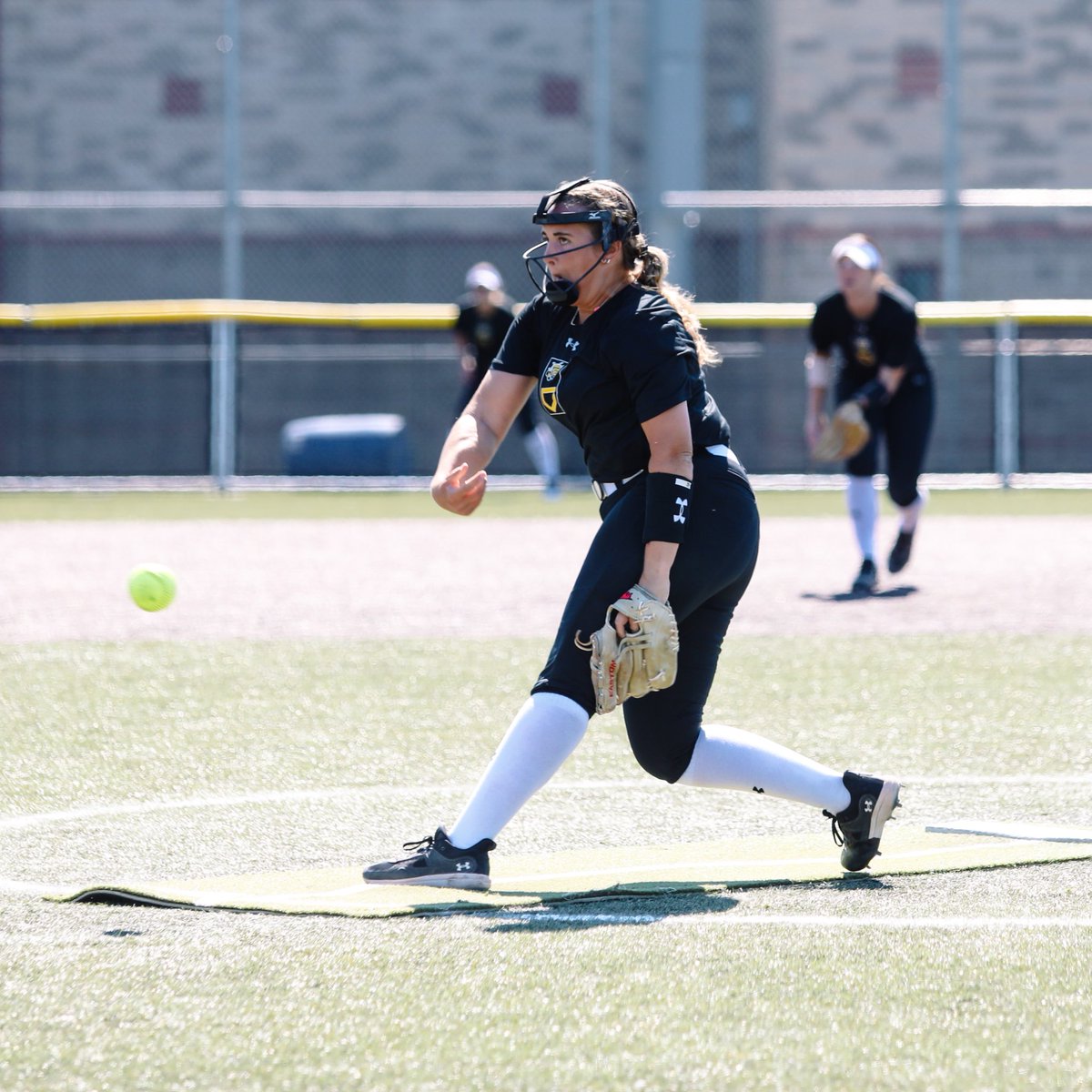 GoShockersSB's tweet photo. M4 | MIZ 1, WSU 4

The Tigers get one back in the Top of the 4th on a solo HR, but @laurhowell limits the damage, stranding a pair on base. https://t.co/nUsSL7DY9B