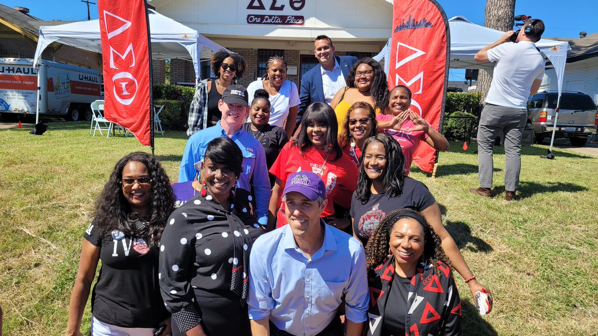 JudgeClayJ's tweet image. Early voting starts on Oct. 24! Make a plan to vote TODAY for @BetoORourke and every Democrat on the ballot❣️🇺🇸  find more information about voting here: votetexas.gov/mobile/index.h…